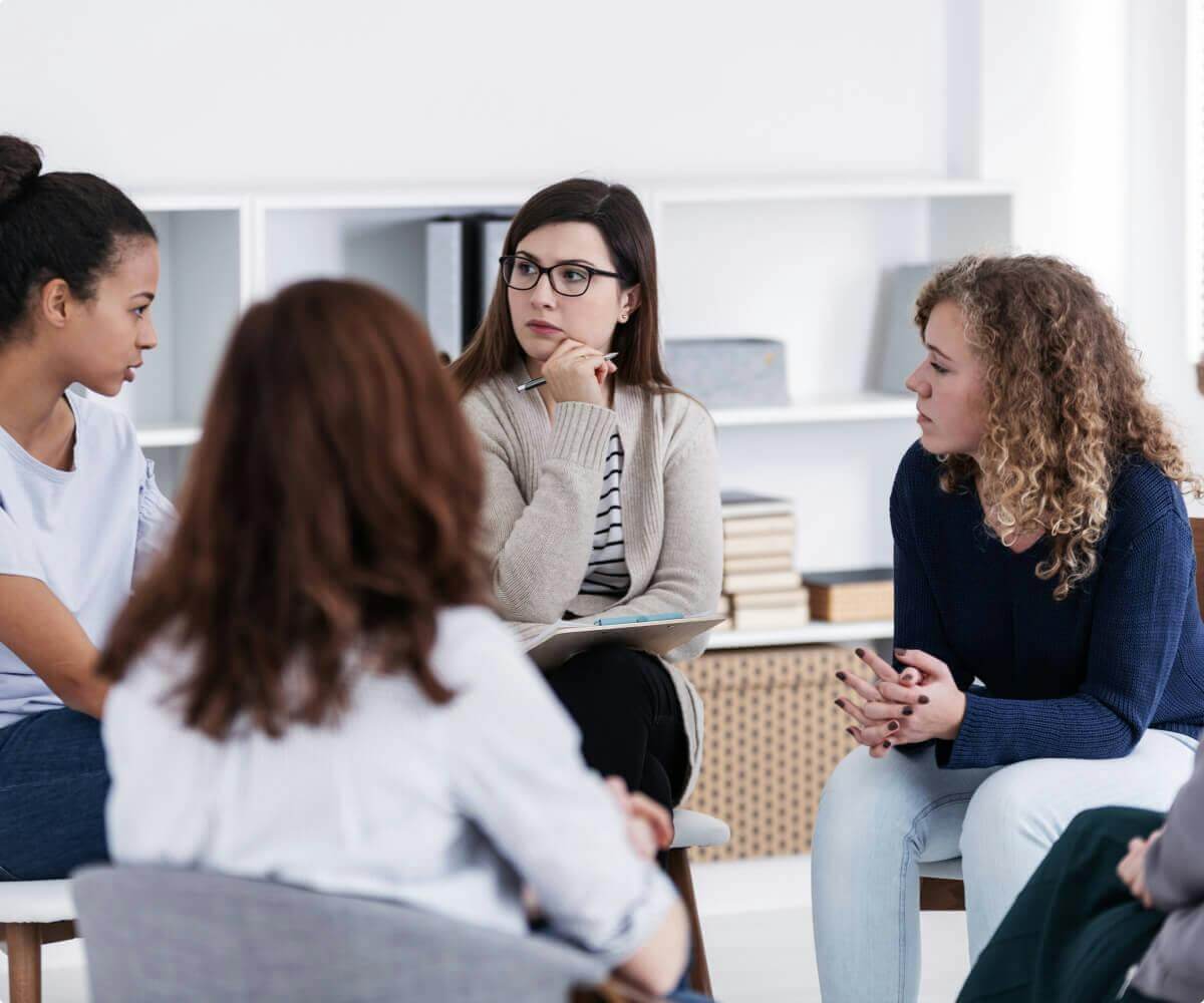 group-of-women-chatting